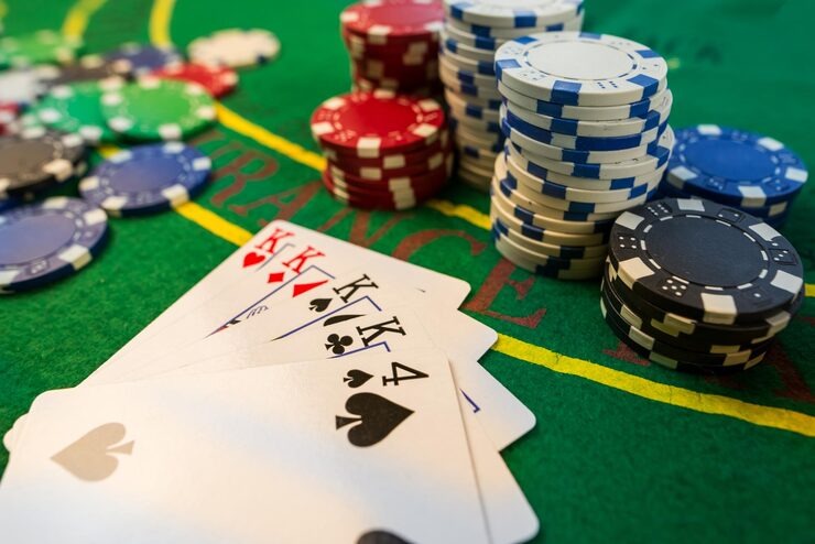 Live dealer blackjack table with multilingual interface